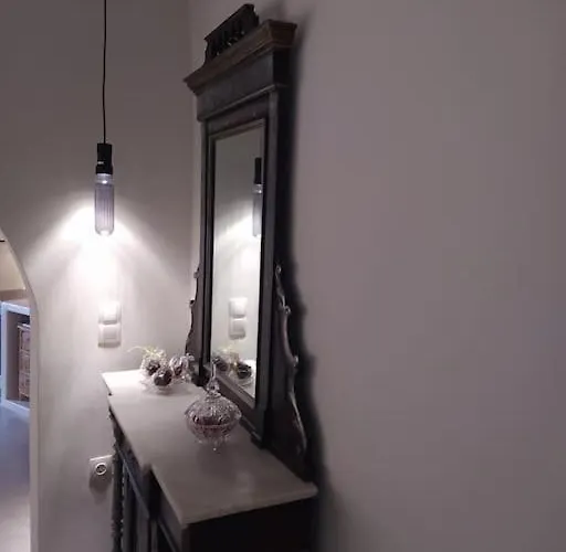 Kalli's Tranditional Renovated House In