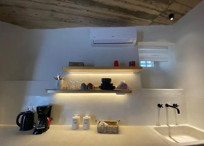 Kalli's Tranditional Renovated House In *